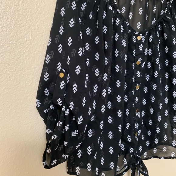 Sheer crop blouse Charlotte Russe - Picture 3 of 5